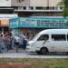 Na volta para casa, após a prova, candidatos lotaram as paradas a espera de ônibus ou fizeram uso de transporte pirata (Elza Fiuza/Agência Brasil)