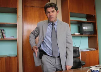 Líder do PSL: ‘Quintal de Bolsonaro também está sujo. E o filho dele?’