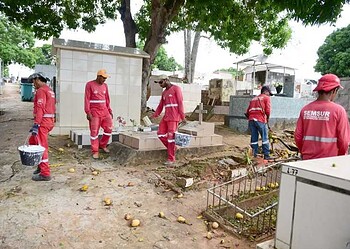 Cemitérios de Rio Branco recebem serviços de limpeza e manutenção para o Dia dos Finados  