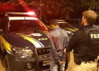 PRF prende rapaz de 18 anos com arma de fogo artesanal na BR-364