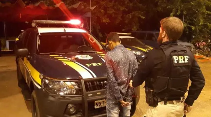 PRF prende rapaz de 18 anos com arma de fogo artesanal na BR-364