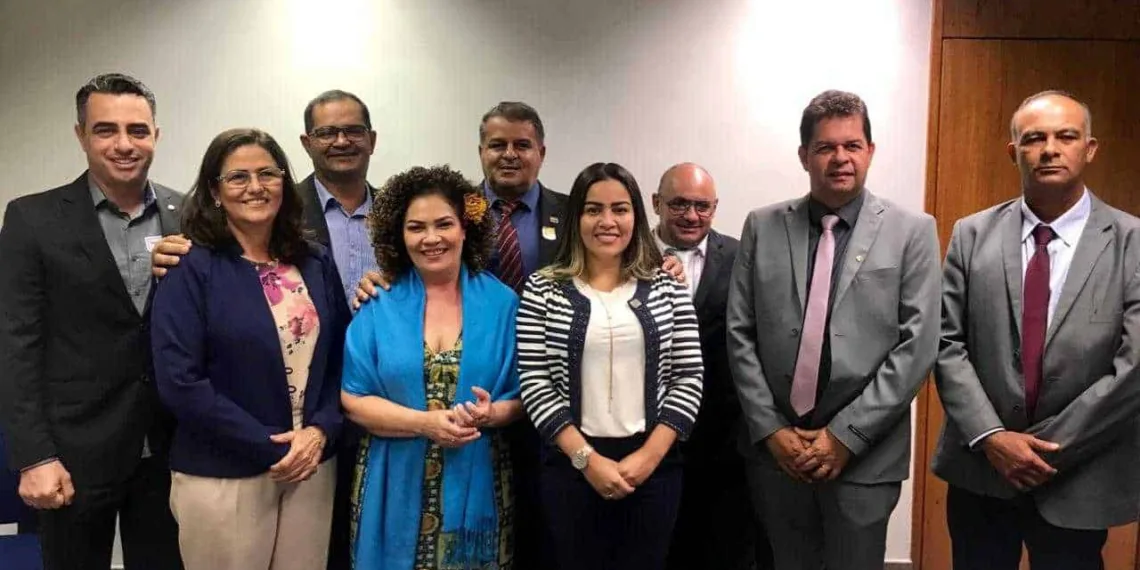 Perpétua recebe prefeitos dos municípios do Acre, em Brasília
