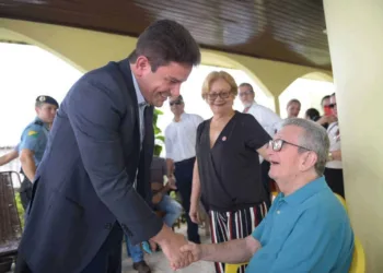 Ex-prefeito de 78 anos é homenageado com a Estrela do Acre por Gladson Cameli