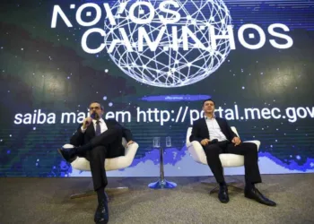 O ministro da Educação, Abraham Weintraub, e o secretário de Educação Profissional e Tecnológica, Ariosto Culau, durante lançamento do Programa Novos Caminhos.