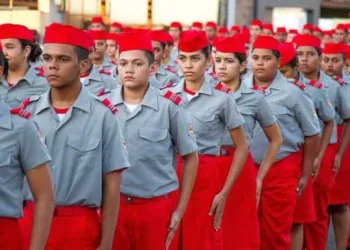 Cruzeiro do Sul e Quinari vão receber projeto piloto de escolas cívico-militares do MEC