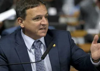 Comissão de Constituição, Justiça e Cidadania (CCJ) realiza reunião com 18 itens. Na pauta, 3 indicados para compor o Conselho Nacional do Ministério Público (CNMP) e, também, o PLC 120/2017, que dispensa carta de anuência em georreferenciamento de imóveis rurais.  Em pronunciamento, à bancada, senador Marcio Bittar (MDB-AC).   Foto: Pedro França/Agência Senado