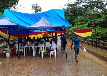 Acreanos que estudam medicina na Bolívia retornam para casa e fazem aulas online