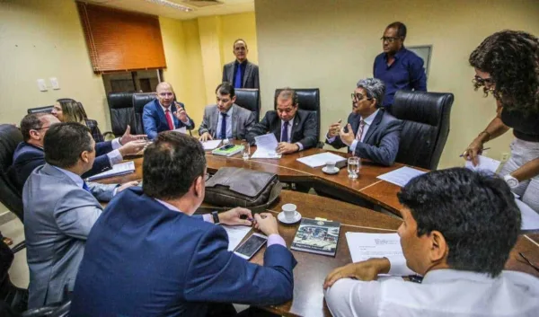 Na base do cassetete e com Assembleia sitiada, deputados aprovam reforma da Previdência  