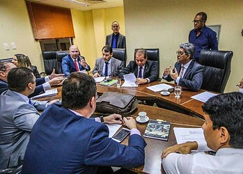 Na base do cassetete e com Assembleia sitiada, deputados aprovam reforma da Previdência  