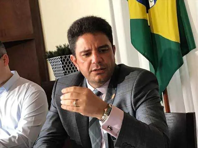 Governador confirma decreto de calamidade e fala em suspender convocação de concursos