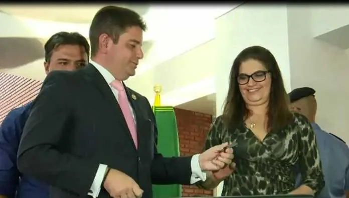 Gladson Cameli pode nomear servidores para assumir os setores da Saúde