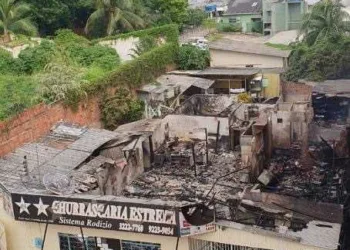 Incêndio destrói churrascaria Estrela no Centro de Rio Branco