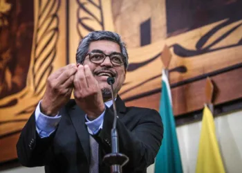 “Vão tarde, mas as marcas ficarão”, diz Edvaldo Magalhães ao comentar demissão de Mônica Feres