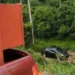 Carro cai em ribanceira na estrada do aeroporto de Rio Branco