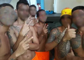 Presos são isolados após tirar foto dentro de cela e postar nas redes sociais
