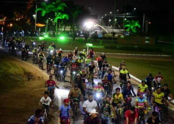 Em clima de festa, nova iluminação da estrada do Aeroporto é entregue à população de Rio Branco