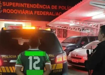PRF do Acre aborda 550 pessoas durante operação e prende dois foragidos da Justiça