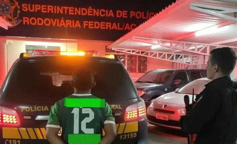 PRF do Acre aborda 550 pessoas durante operação e prende dois foragidos da Justiça