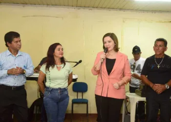 Prefeita Socorro Neri visita centro de idosos na Baixada da Sobral e anuncia reforma do local