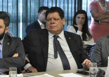 Flaviano cobra fiscalização do TCU sobre tarifas de energia elétrica no Acre