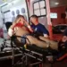 Assaltante invade academia e é baleado por policial