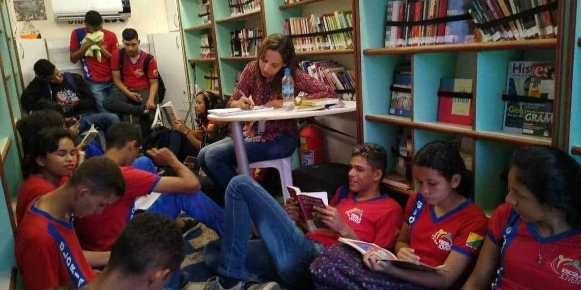 BiblioSesc leva literatura aos alunos de Rio Branco