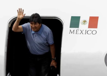 Evo Morales chega ao México e diz que houve golpe de Estado na Bolívia