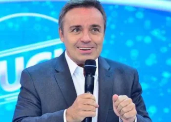 Corpo do apresentador Gugu Liberato chega à Assembleia de São Paulo
