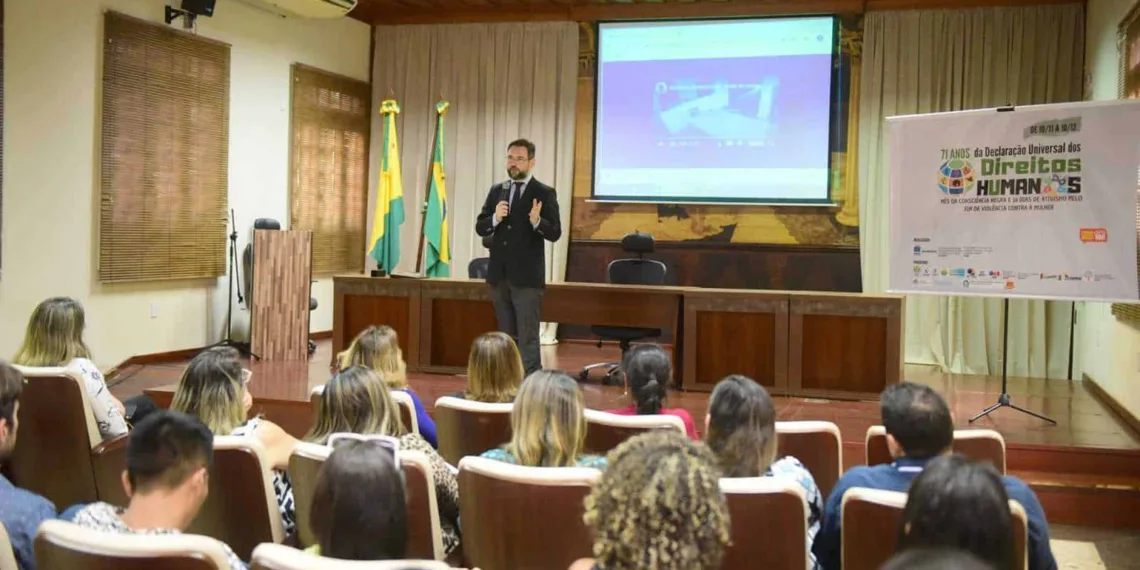 Procurador de Justiça Sammy Barbosa palestra para servidores municipais  