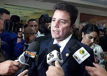 Gladson Cameli trabalha para privatizar Saúde e servidores vão às ruas protestar  