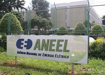 Após aumentar mais de 18% em março, Aneel reduz 4% na tarifa de energia no Acre