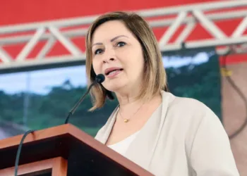 Socorro Neri garante pagamento do 13º e adianta salário de dezembro para funcionários e terceirizados