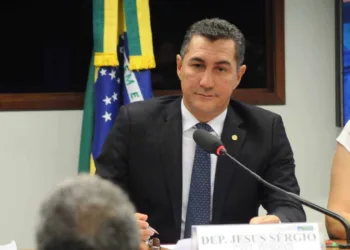 Jesus Sérgio propõe aumentar pena para empregador que sonegar repasse ao INSS