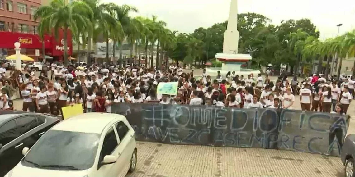 Governo mantém ensino médio no Colégio Acreano em 2020, depois de protestos