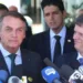 O presidente Jair Bolsonaro e o ministro da Infraestrutura, Tarcísio de Freitas durante entrevista à imprensa