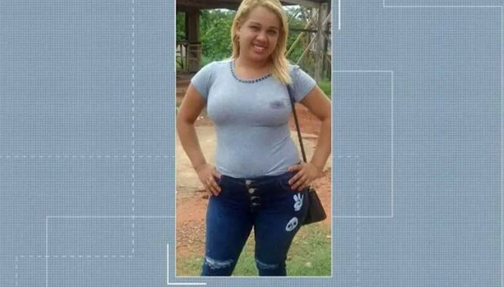 Jovem de 25 anos é morta a facadas dentro de casa