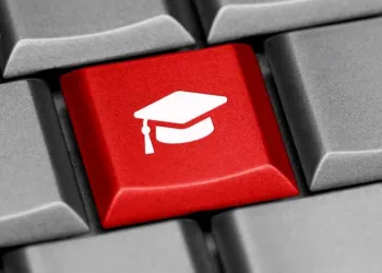 Computer key - graduation cap