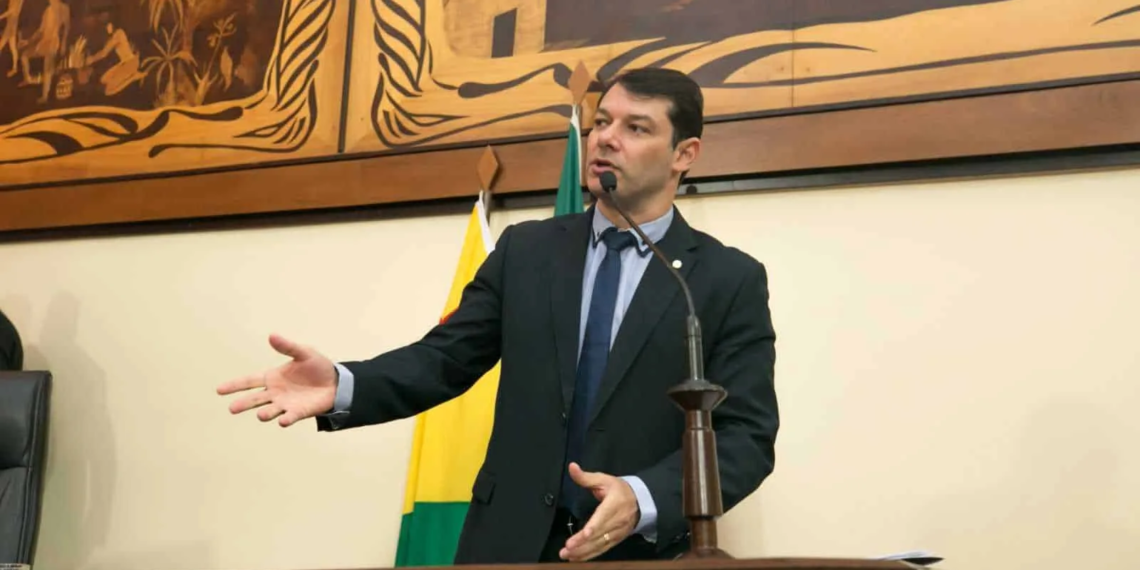 Roberto Duarte aciona órgãos para investigar o preço do combustível no Acre