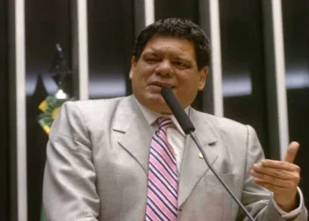 Desembargador concede liminar e Flaviano Melo volta a receber pensão de ex-governador do Acre