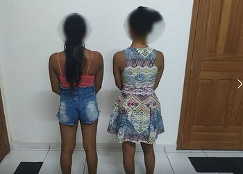 Duas adolescentes são apreendidas suspeitas de matar jovens achados em cova rasa