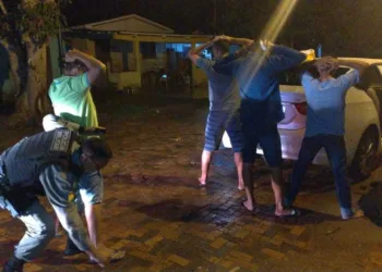 PM apreende drogas, detêm suspeitos e prende foragido da Justiça em Xapuri