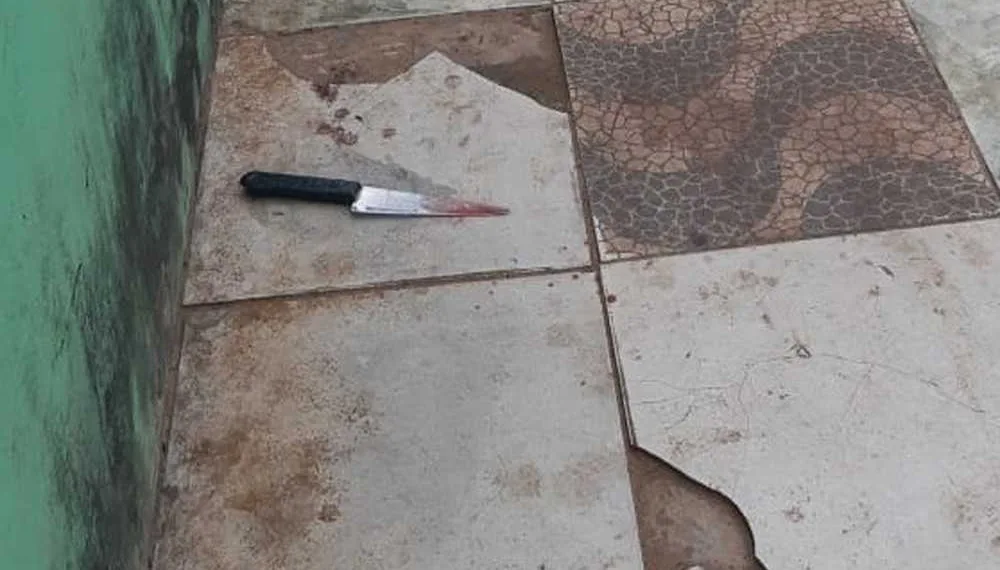 Suspeita de matar mulher com facada no peito após discussão é condenada a seis anos