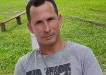 Homem morre ao levar choque elétrico enquanto ajudava a pintar igreja