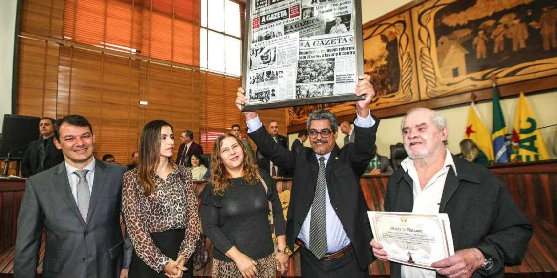A pedido de Edvaldo, Aleac homenageia Jornal A GAZETA pela comemoração dos seus 34 anos