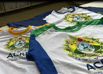 Após polêmica e críticas, governador autoriza empresas de fora a fabricar uniforme escolar