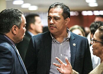 Lideranças comentam saída de Ribamar da Casa Civil e Gladson faz reunião com deputados: “é algo informal”