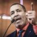 Neném Almeida critica projeto de pórtico com dinossauros e dispara: “Estão querendo aparecer”