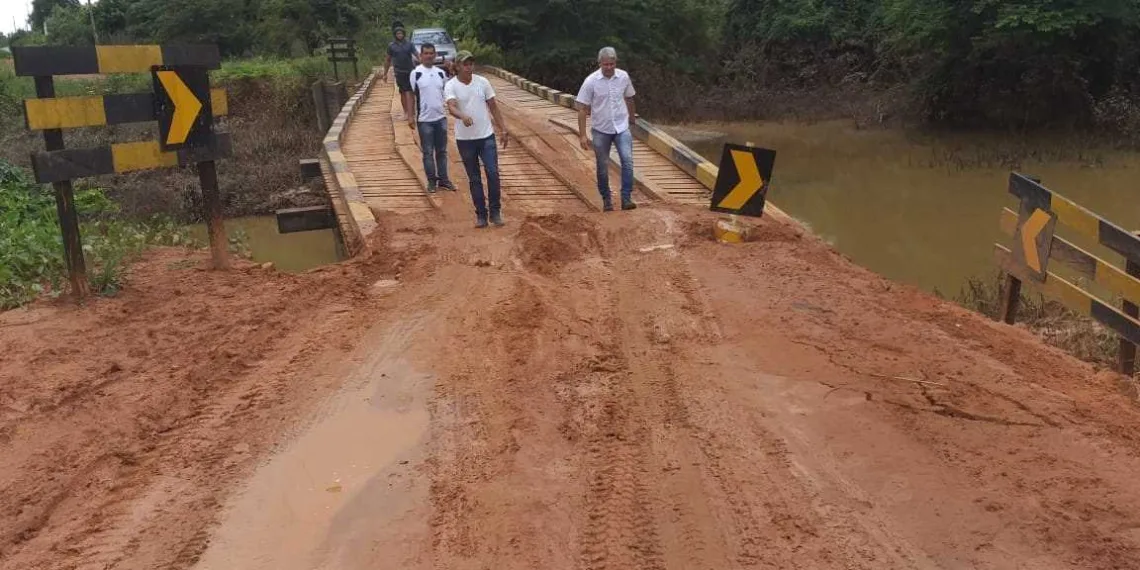 Prefeitura recupera cabeceira e aumenta vão da ponte sobre o Igarapé Liberdade no Belo Jardim 3
