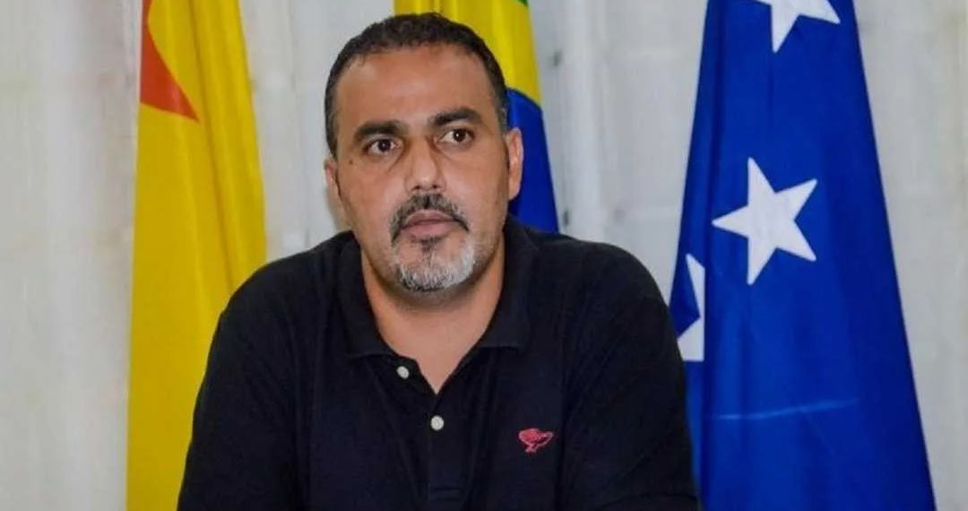 Ilderlei Cordeiro surpreende e coloca quase 200 comissionados no “olho da rua”