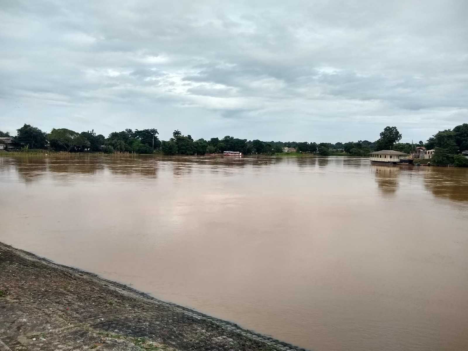 Rio Acre baixa quase 2 metros em 24 horas — Foto Quésia Melo Rede Amazônica